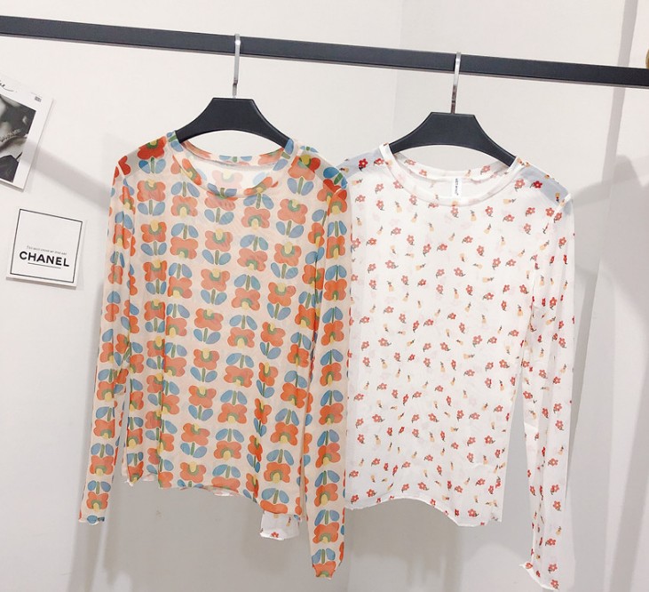 A light and elegant summer long-sleeved casual sun-protective shirt paired with Hyuna's same style of floral base layer Specification image