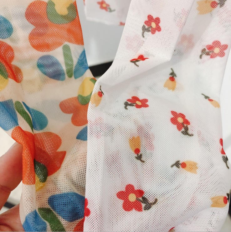 A light and elegant summer long-sleeved casual sun-protective shirt paired with Hyuna's same style of floral base layer details Picture