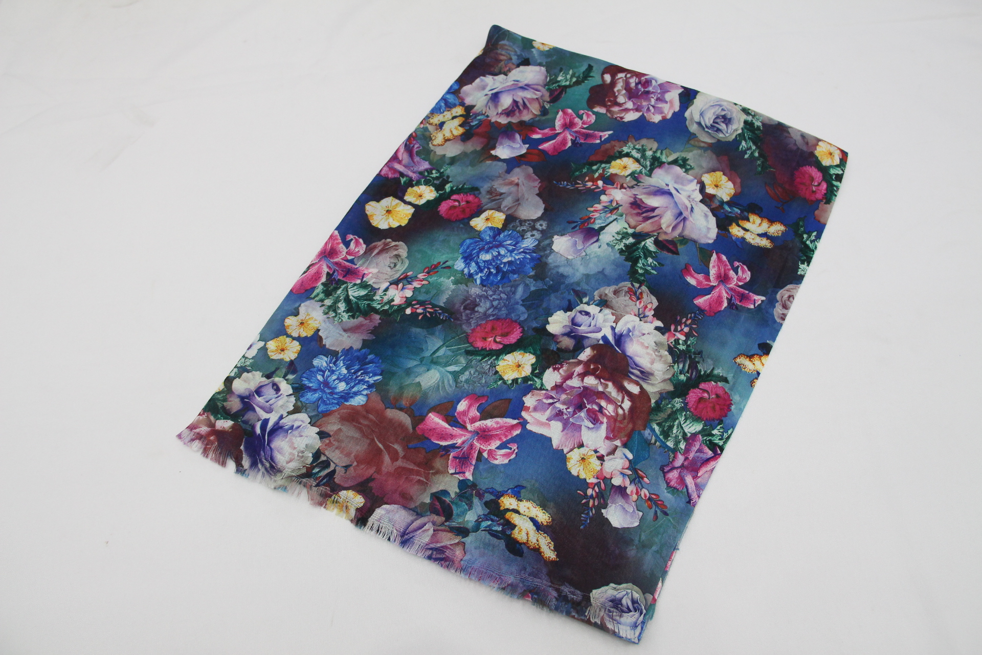 Cross-Border Aliexpress Europe And The United States High-End Digital Printed Scarf Variable Fringe Shawls Breathable And Warm Application Scenario