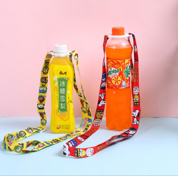 可爱卡通饮料瓶背带水瓶挂绳矿泉水瓶卡扣便携式背水斜跨宽带挂带