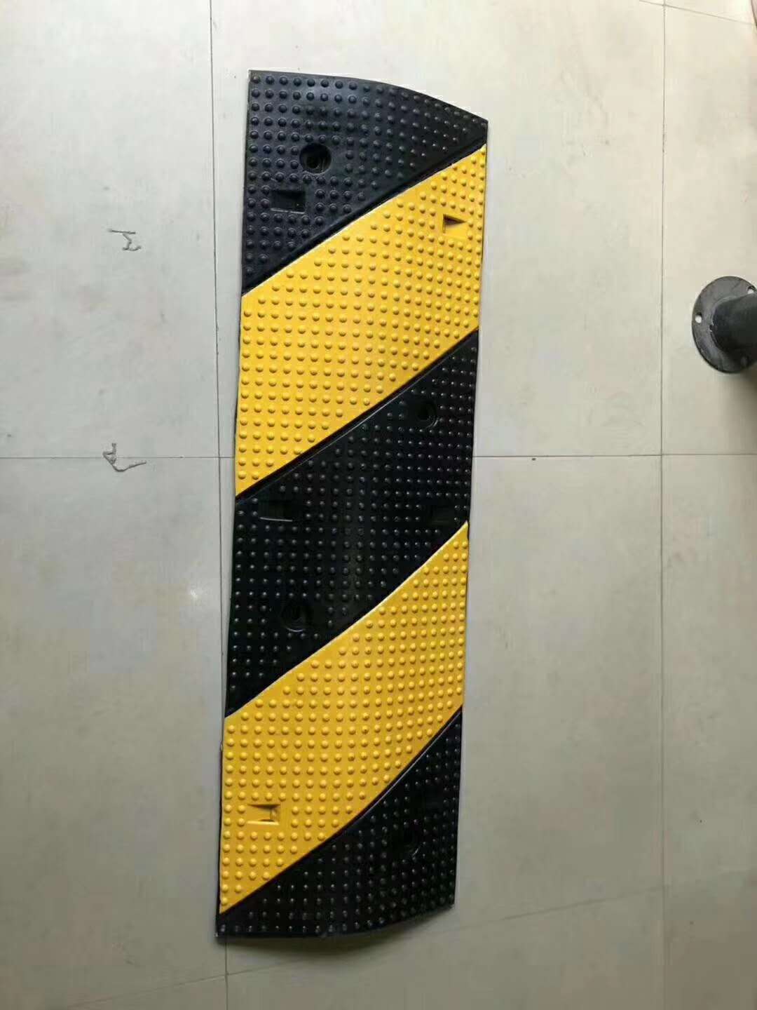 减速带橡胶道路公路减速板铸钢铸铁70mm加厚乡村家用汽车缓冲带细节图