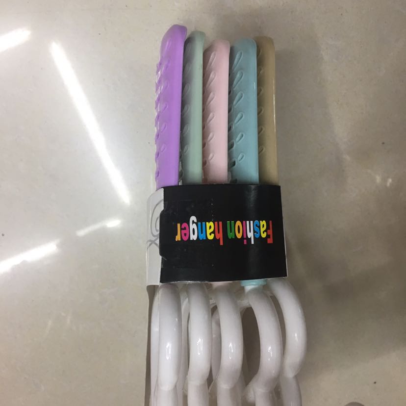 伸缩爱心塑料衣架产品图