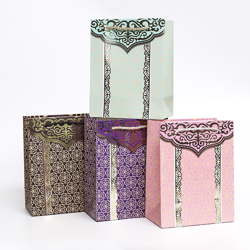 Manufacturers direct holiday Christmas gift bags gift bags bags bag bags spot stock small and medium-sized spot stock thumbnail