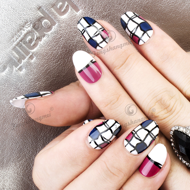Cross-border best-selling fashion scallion powder new fake nails, ballet nails, coffin nails, nail clips, nail clips, pointed tip sets, exclusively for export Application Scenario