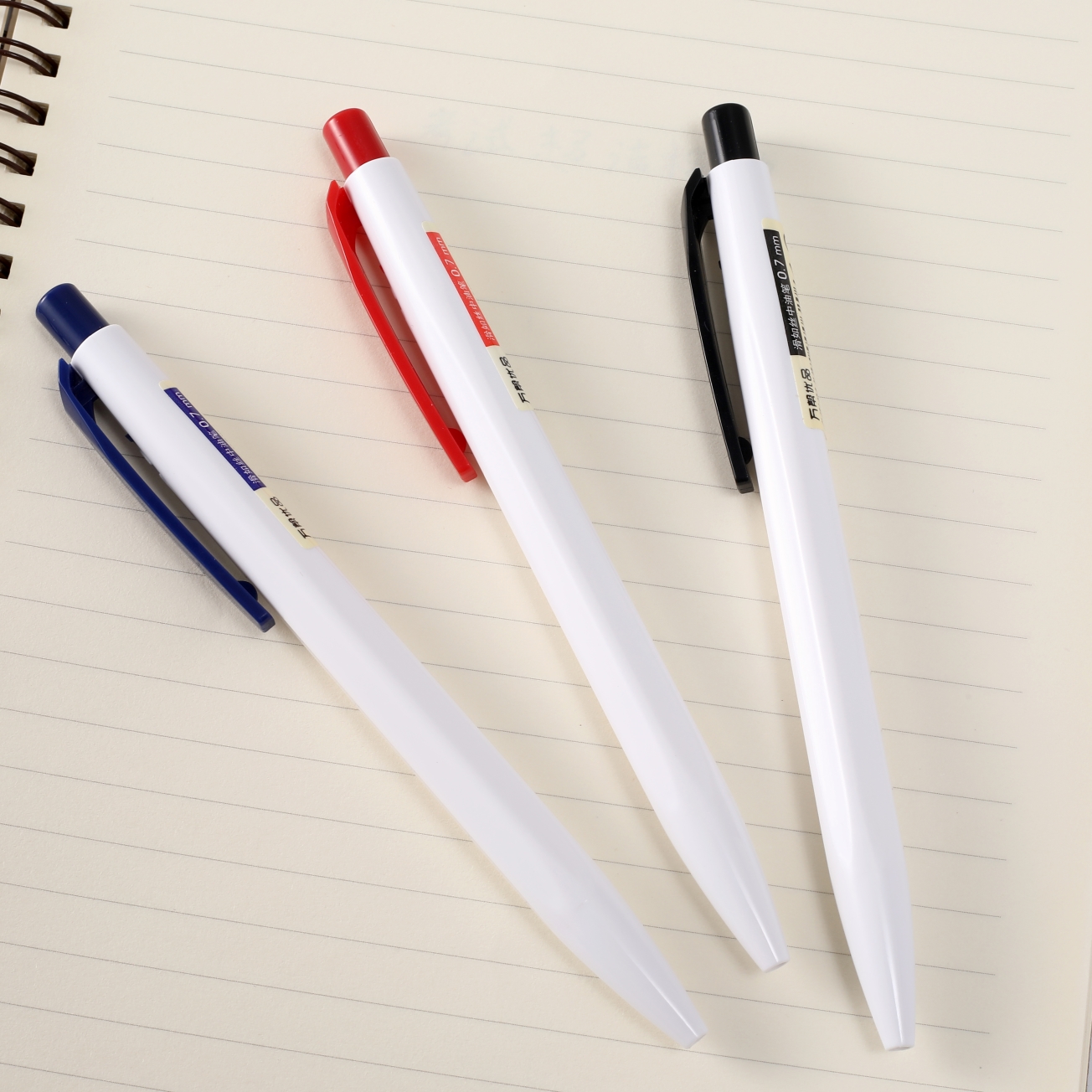 The new 3772 medium oil pen with a smooth ballpoint pen writes smoothly. 0.7mm, as smooth as silk. 2-tube k9 Specification image