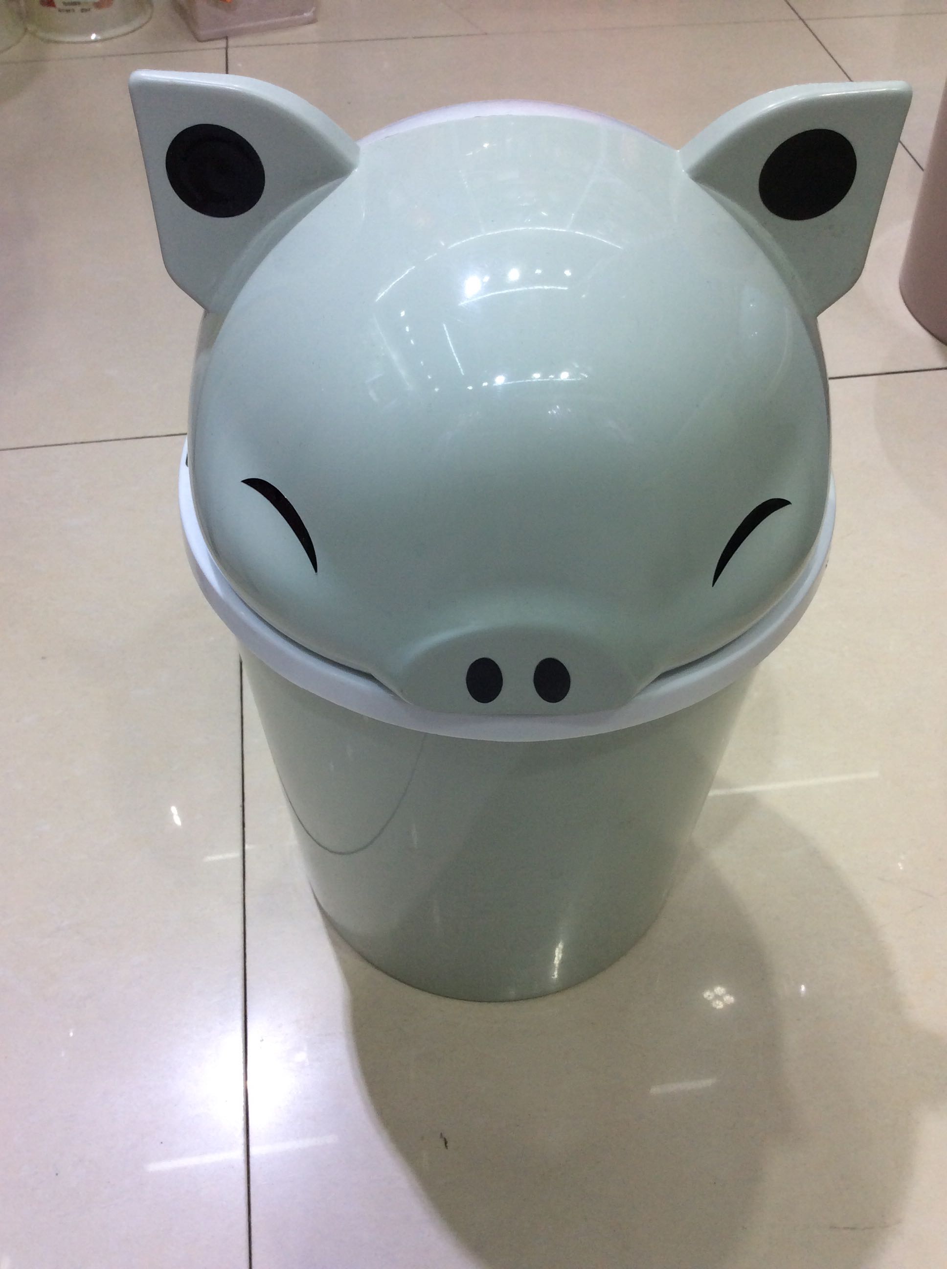 Little Z trash can. full figure