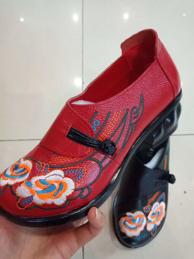 头层牛皮民族风妈妈鞋产品图