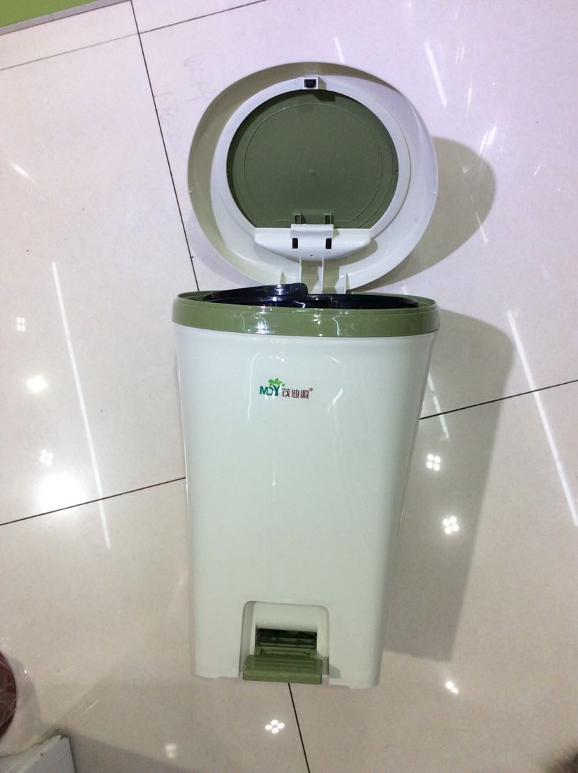 Pedal clamshell trash can Application Scenario
