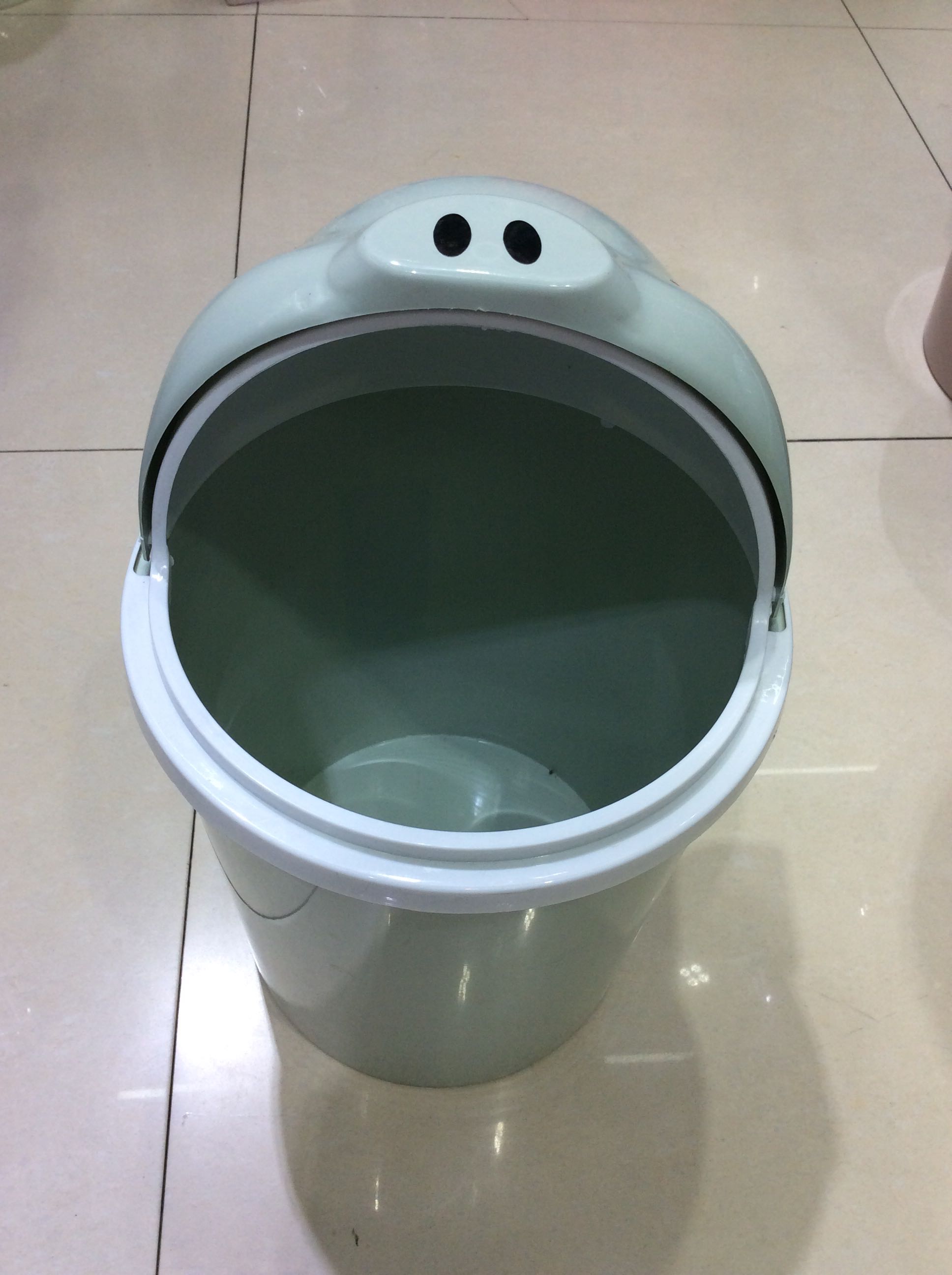 Little Z trash can. details Picture