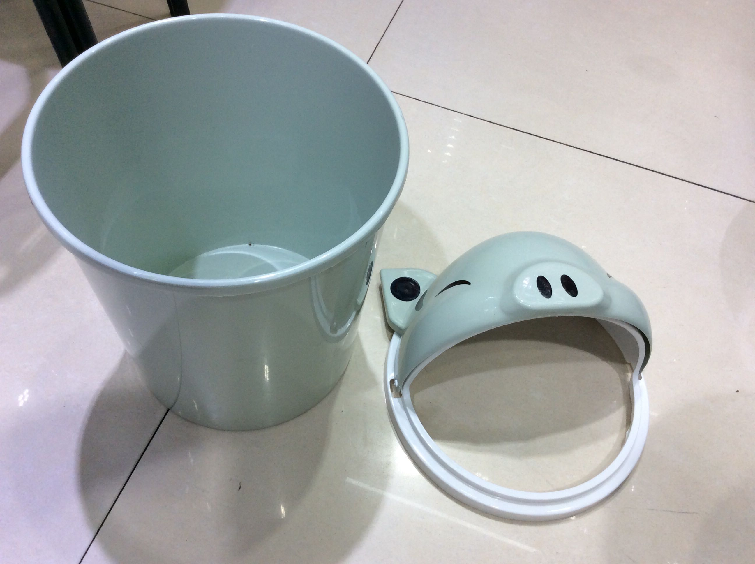 Little Z trash can. Specification drawing