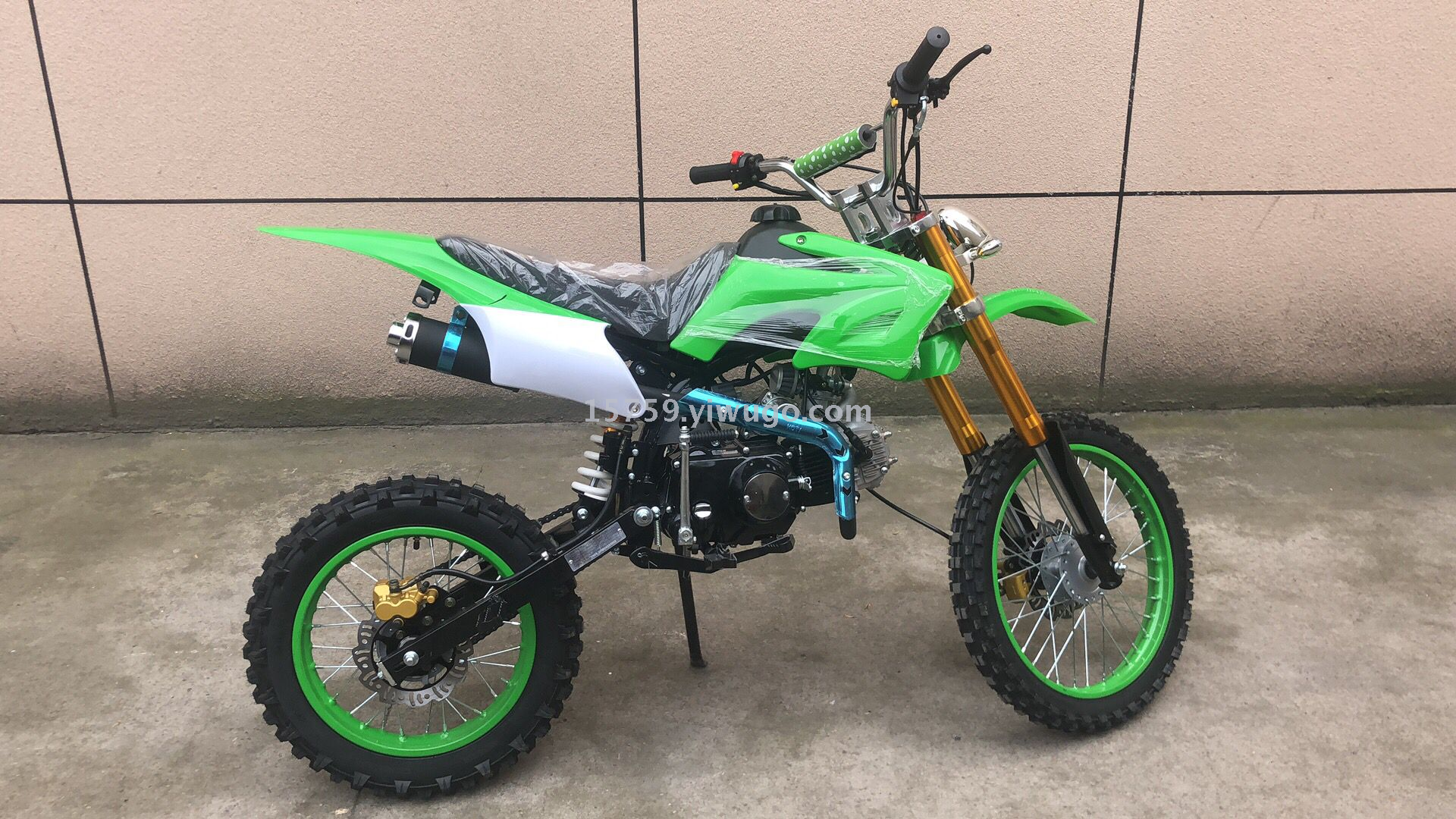 Cool Four-Stroke Apollo Suv