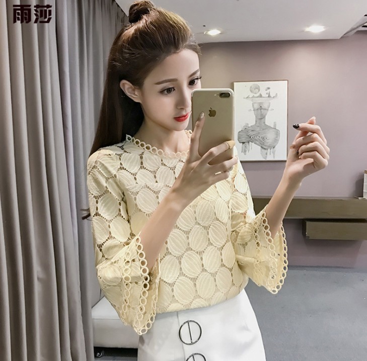 Lace undershirt women long sleeve loose trumpet sleeve small hollowed out top
