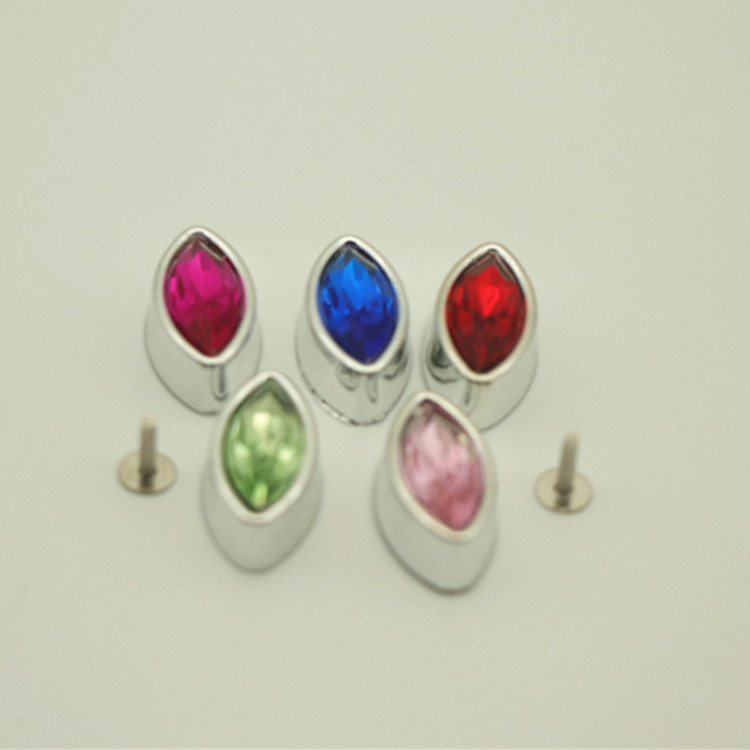 All kinds of plastic buckles, plastic flower shoe buckles, PVC plastic shoe buckles, shoe buckles, shoe flowers, collision nails, auxiliary materials and accessories from the manufacturer details Picture