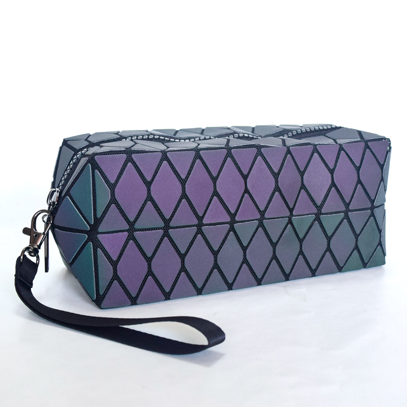 In 2019, cross-border best-selling cosmetic bags with luminous geometric shapes for women's hand-held bags and cosmetic storage bags, customized LOGO Application Scenario