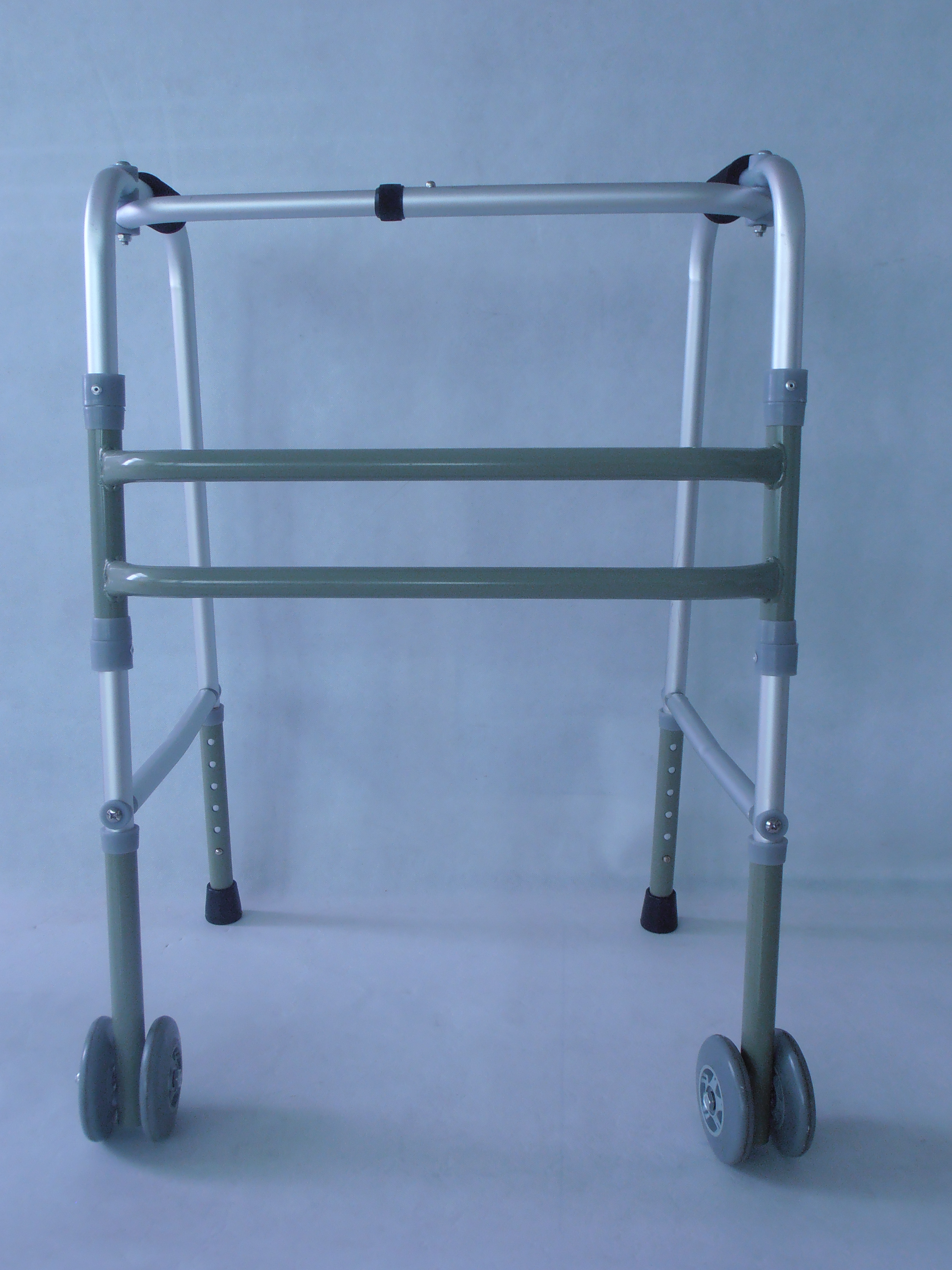 铝合金老人残疾人康复训练可折叠双轮无轮助行器批发图