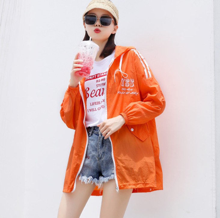 Sun-protective clothing for women, mid-length hooded casual windbreaker, ultra-thin quick-drying coat Application Scenario