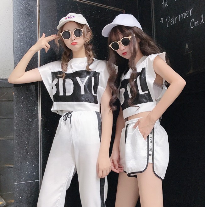 Best friend outfit for women, short high-waisted short-sleeved lettered T-shirt, little trick top, elastic waist capri pants details Picture