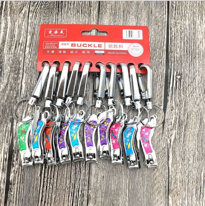 An affordable 3-piece set of electroplated iron keychains with foot pads, nail clippers and ear picks for 2 yuan from street vendors