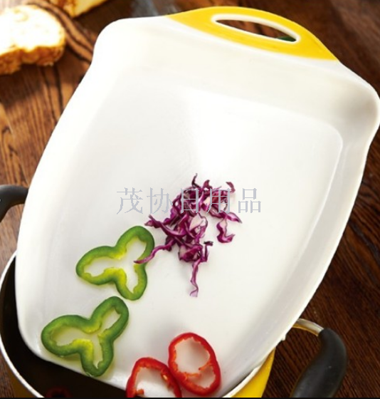 A12-1 Non-slip plastic cutting board two-color PP antibacterial plastic cutting board