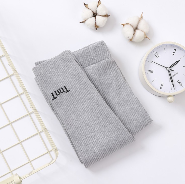 New style of threaded cotton grey leggings for women to wear outside, elastic tight nine-inch pants with embroidered letters at the hem Application Scenario