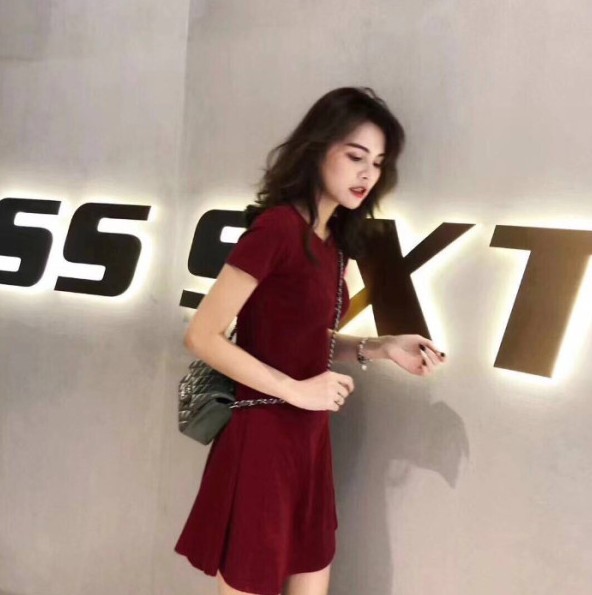 Herben-style little black dress for women, with a retro cinched waist, makes them look petite. Hong Kong-style fresh and light dress for women in summer details Picture