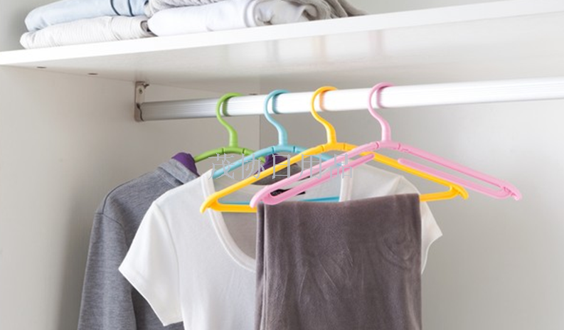 Japanese folding clothes hanger Business trip portable non-slip travel magic clothes hanger colorful plastic folding clothes hanger
