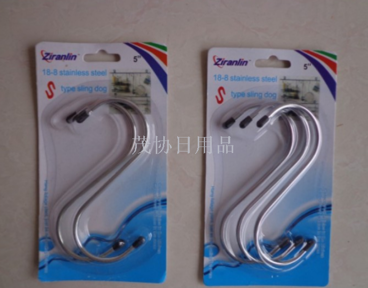 3PCS5-inch S-hook is available in a simple style. The surface of the hook is galvanized and chrome-plated