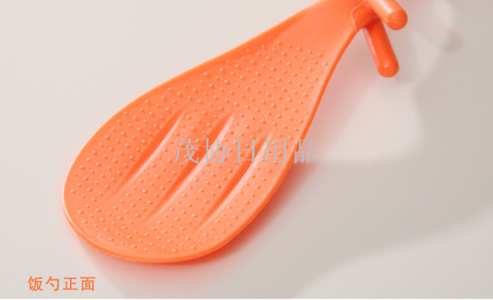 The squirrel rice spoon is a super cute standing non-stick rice spoon. It's a small kitchen tool for serving rice Application Scenario