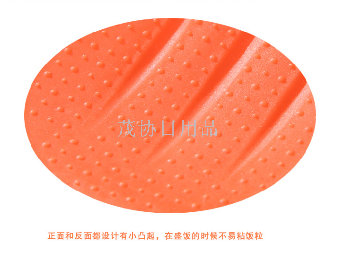 The squirrel rice spoon is a super cute standing non-stick rice spoon. It's a small kitchen tool for serving rice details Picture