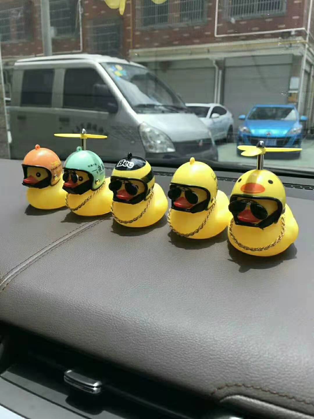 抖音网红破风鸭 硅胶竹蜻蜓涡轮 戴头盔摆件鸭产品图