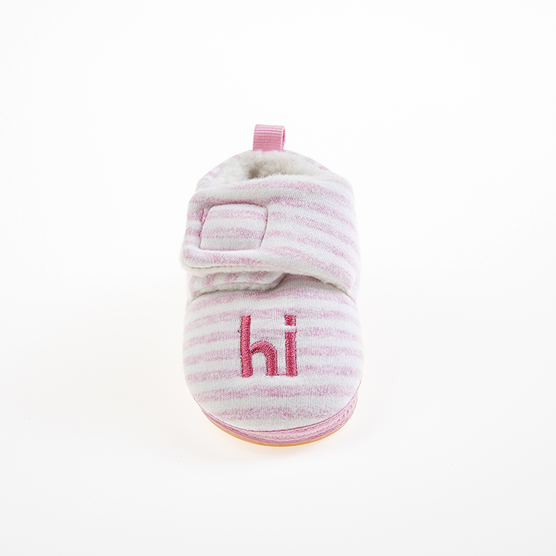 Embroidered word baby cotton shoes M word.