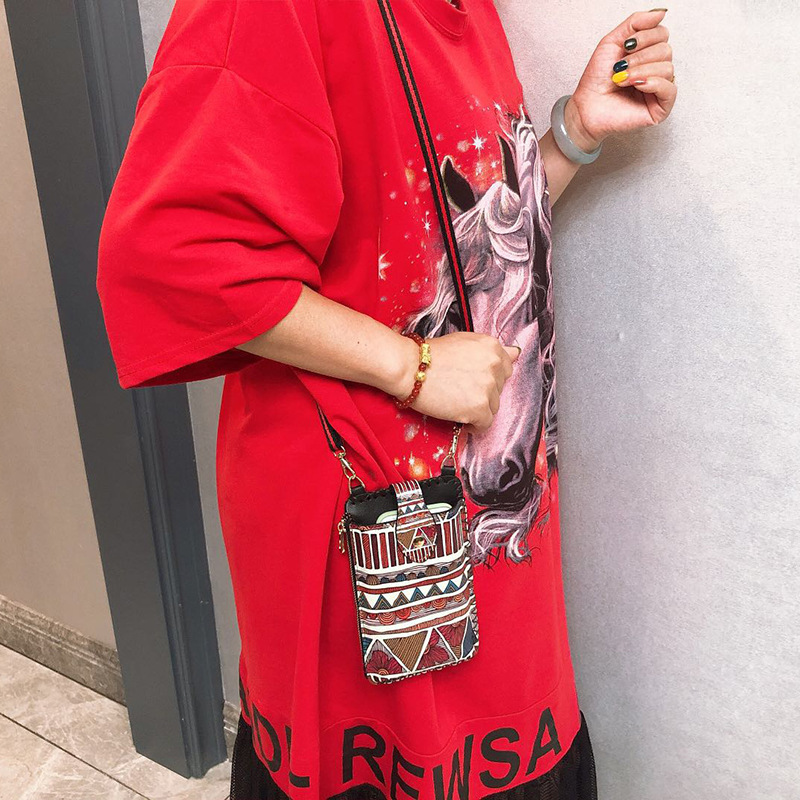 2021 new bag female retro mobile phone pack ethnic style female bag single shoulder oblique cross multi-functional female bag storage device details Picture
