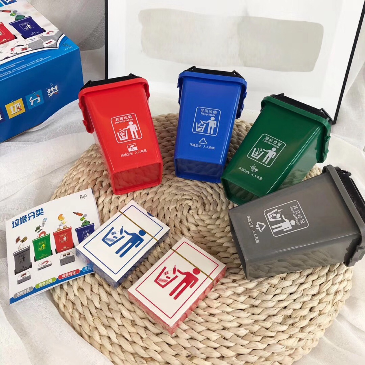 4 color plastic dustbins mini dustbins with LIDS