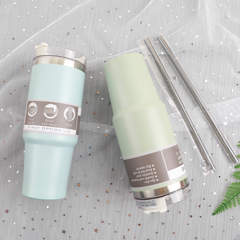 890ML large capacity 12# coffee cup 304 stainless steel car thermos cup with straw Application Scenario