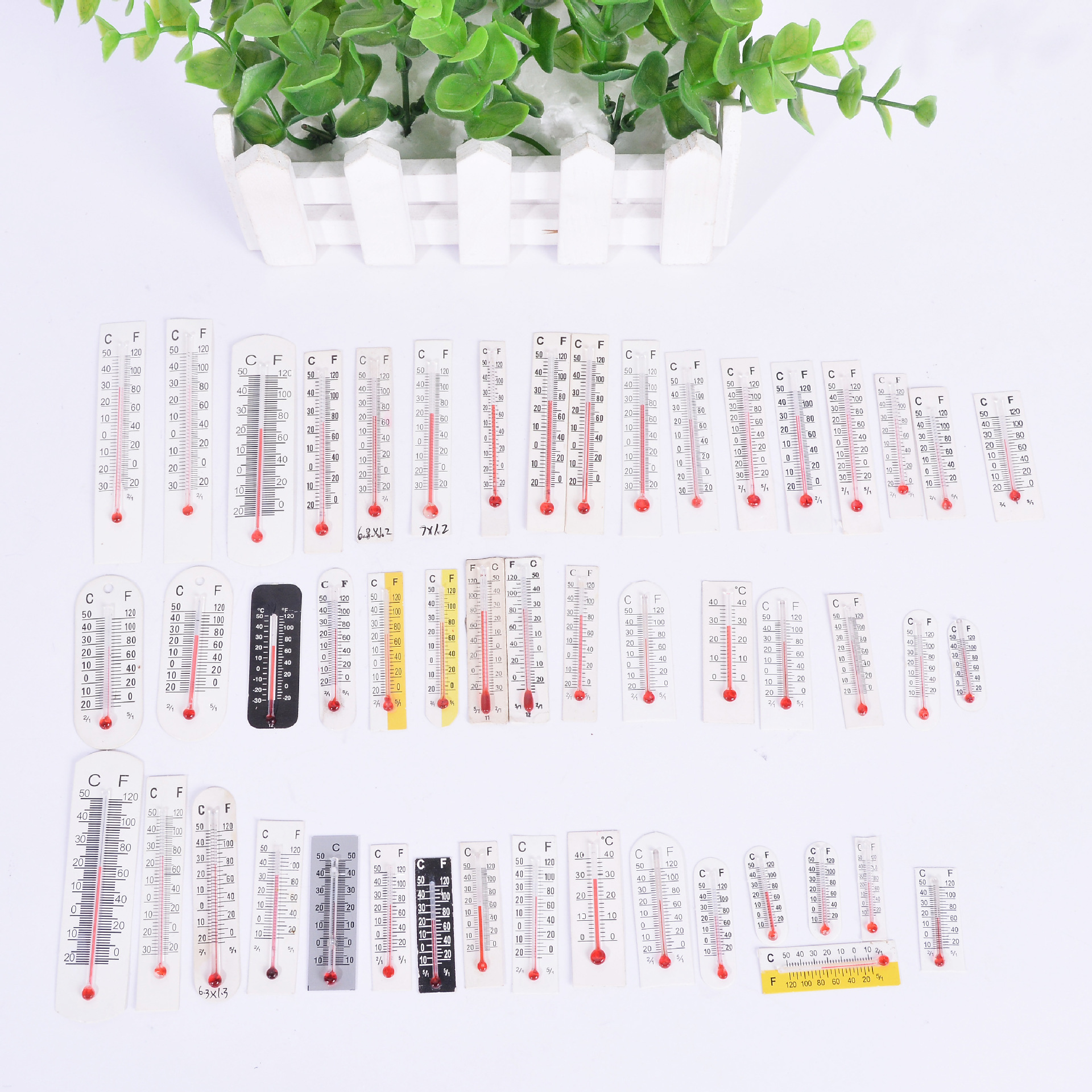 Factory direct sales of various specifications of paper thermometers, small thermometers, glass thermometers and self-adhesive thermometers details Picture
