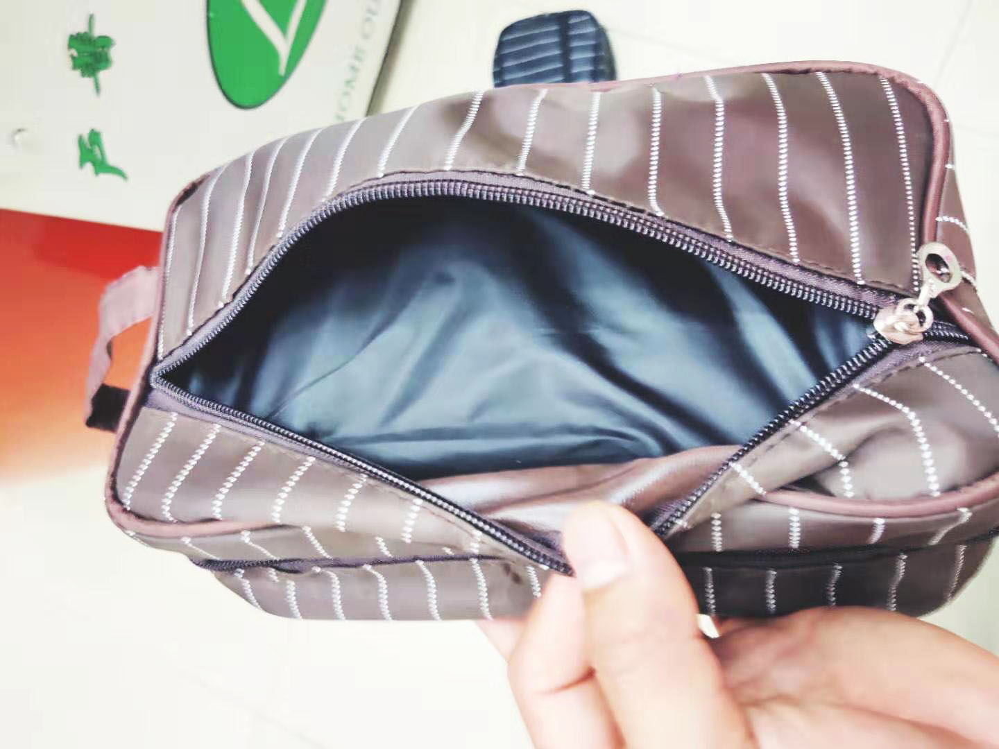 男士手提包实物图