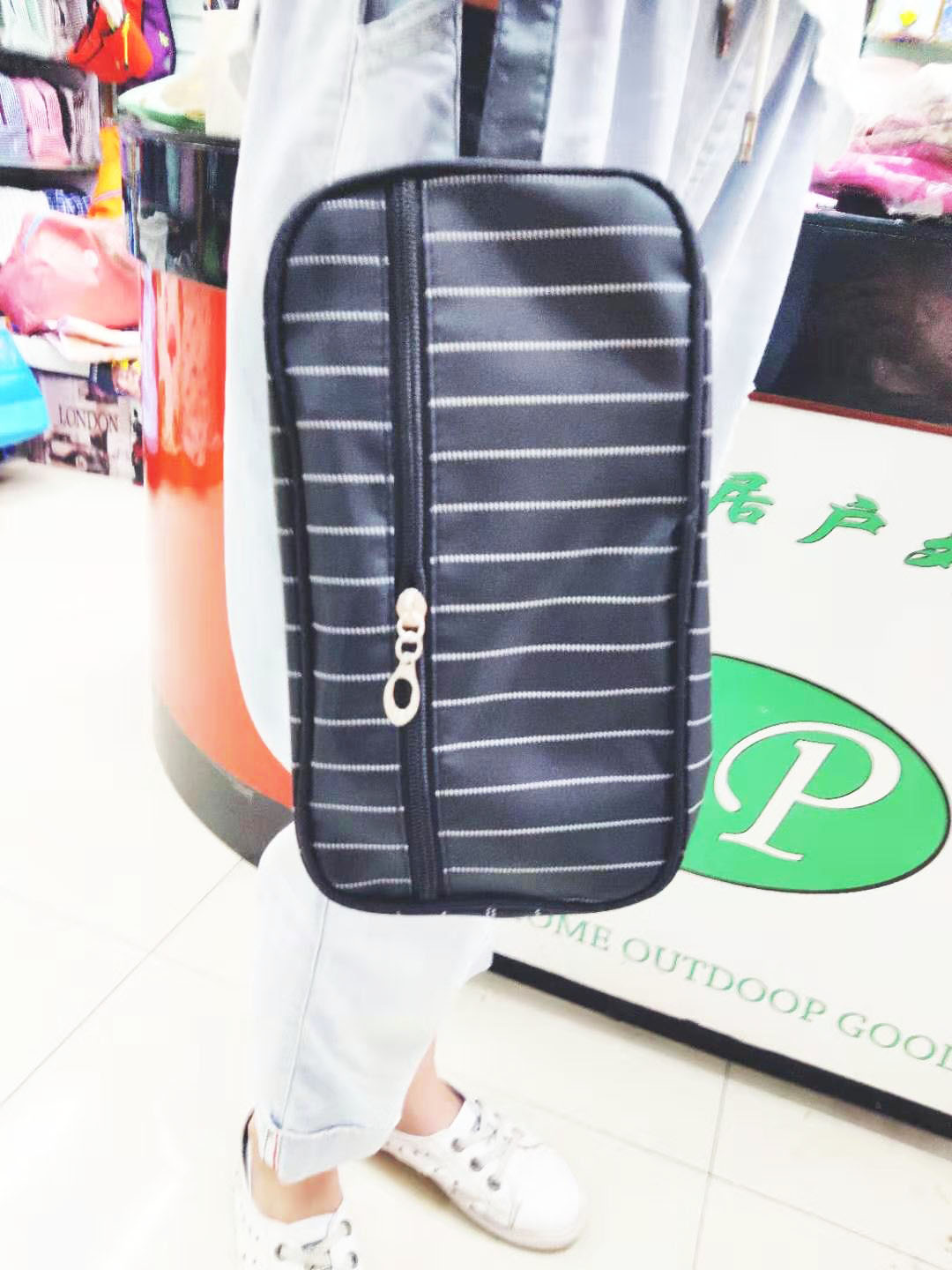 箱包男士包包手提包收纳包手拿包条纹化妆包产品图