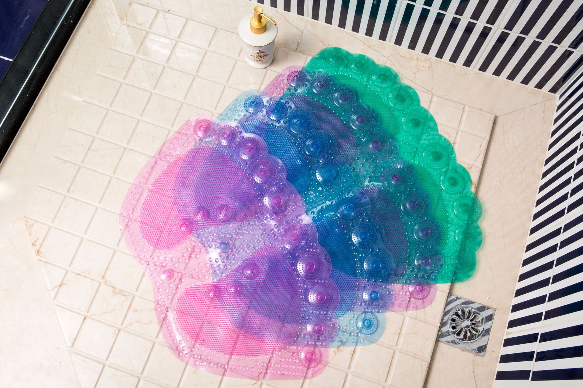 新款时尚防滑浴室垫PVC卫浴淋浴地垫彩色点圆珠按摩垫浴垫批发图