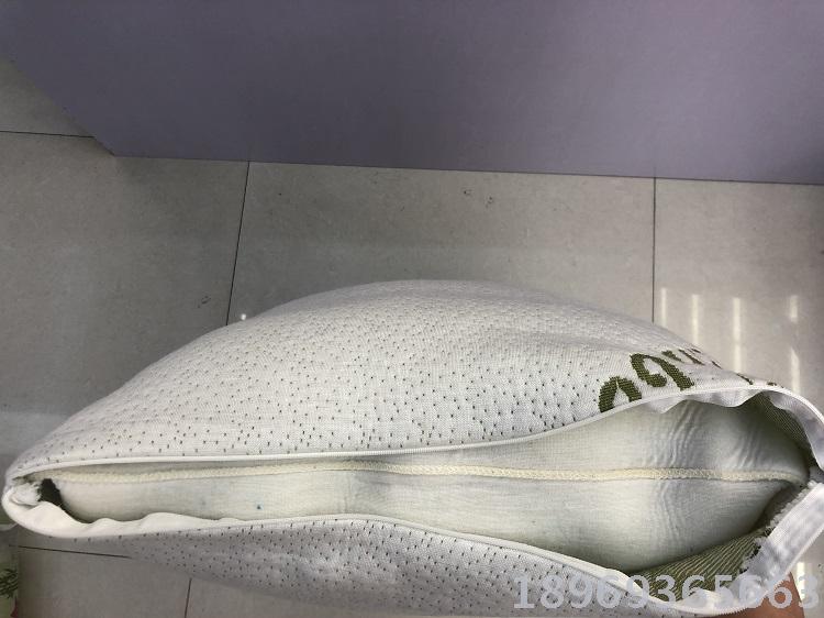A space-saving, crumpled memory foam, rolled and compressed green bamboo fiber 7145 size bread-shaped memory pillow Specification image
