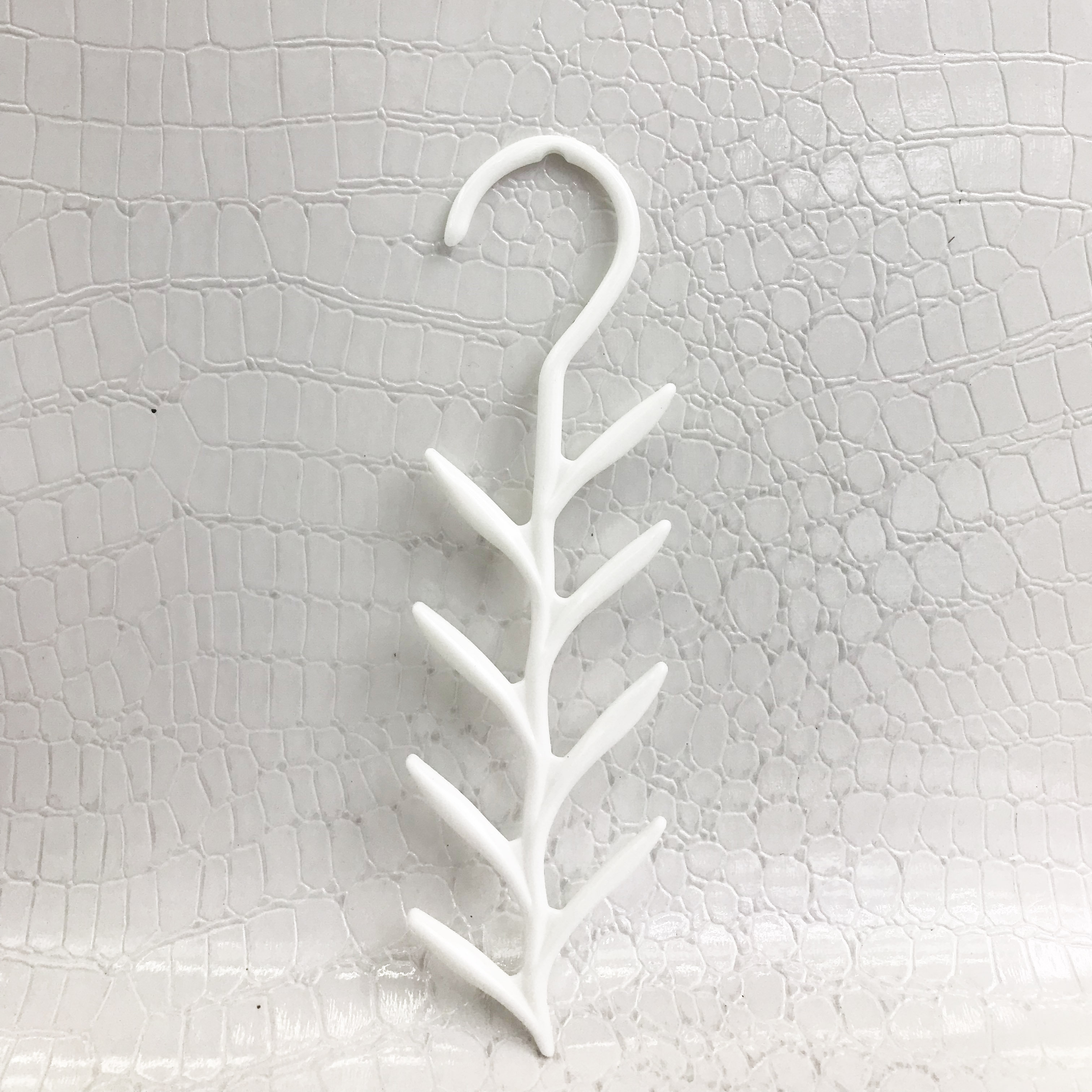 新款树叶小衣架毛巾架 挂钩 简易挂衣服架 挂架卧室衣架挂钩细节图