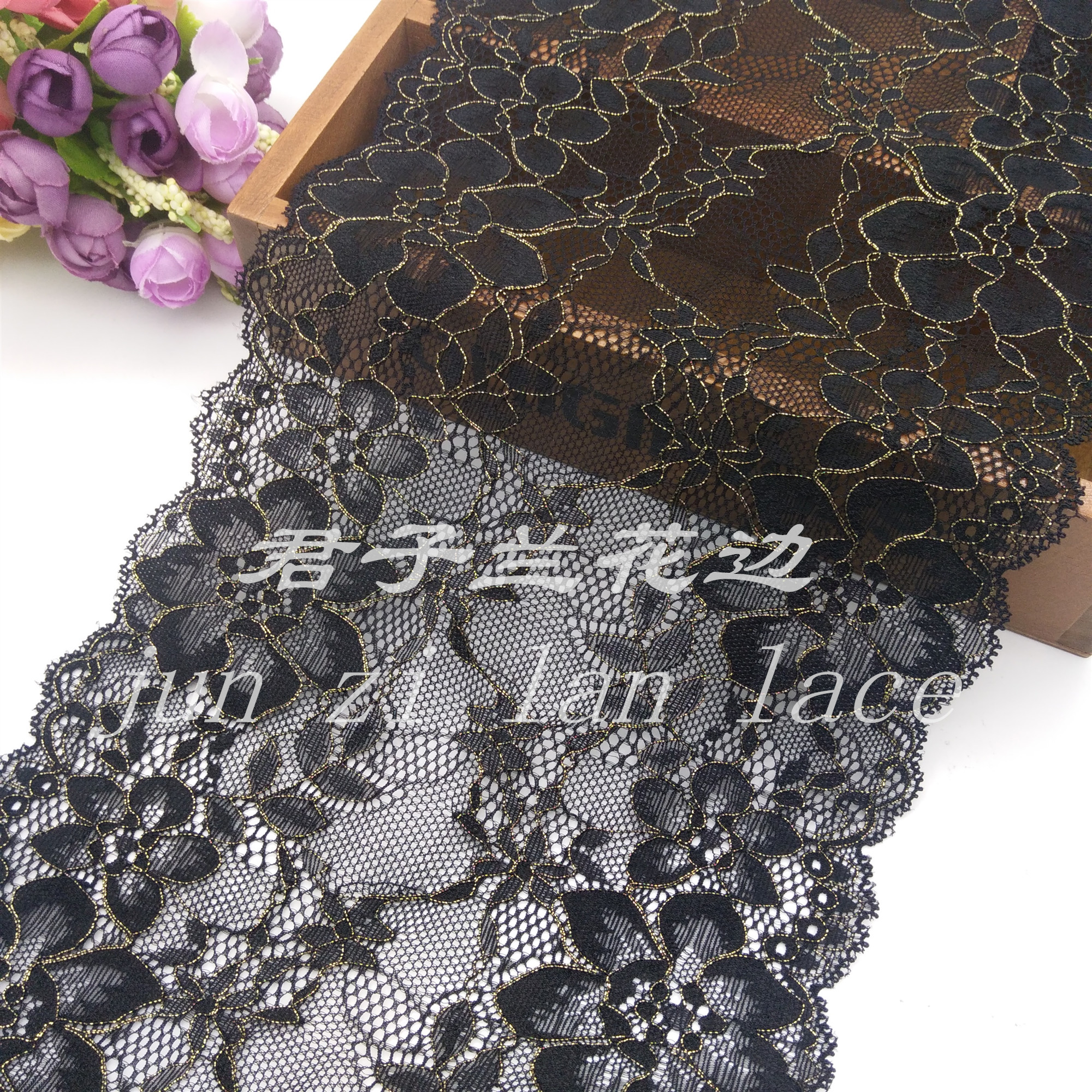 High-end lace has elastic borders