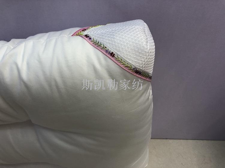 This pillow is of good quality and can be washed in a hand-washing machine. It is very soft and thin. It is a gift pillow for the unit Application Scenario