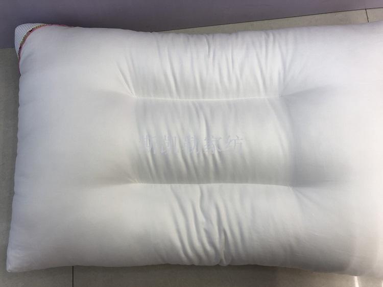 This pillow is of good quality and can be washed in a hand-washing machine. It is very soft and thin. It is a gift pillow for the unit details Picture