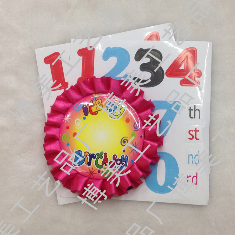 西语生产圣诞胸花马口铁胸花爱尔兰节胸花BOY GIRL生日胸花