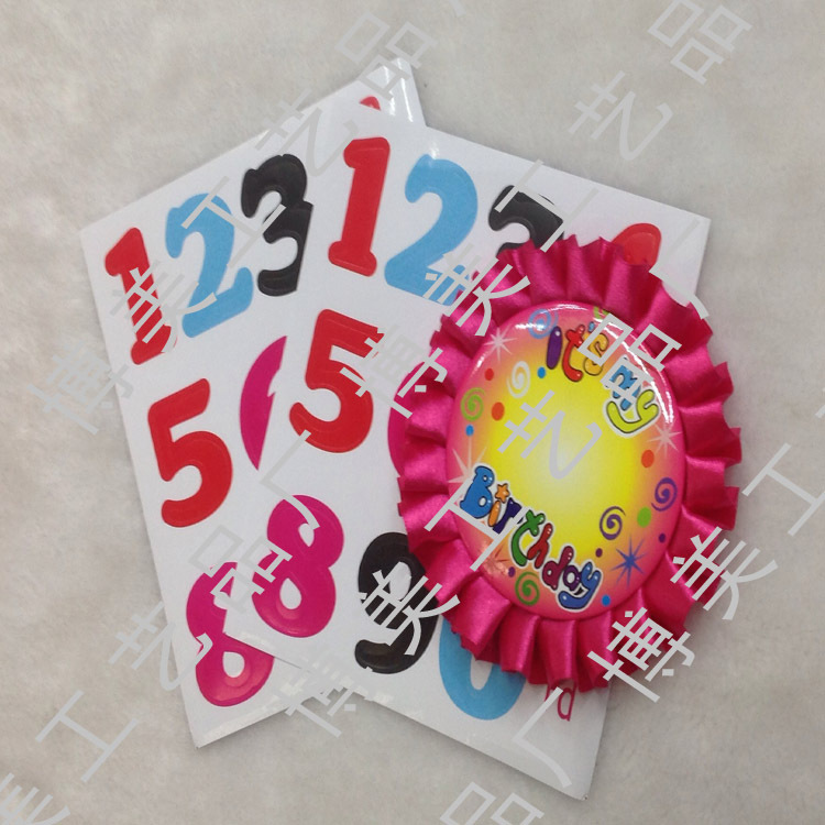 西语生产圣诞胸花马口铁胸花爱尔兰节胸花BOY GIRL生日胸花产品图