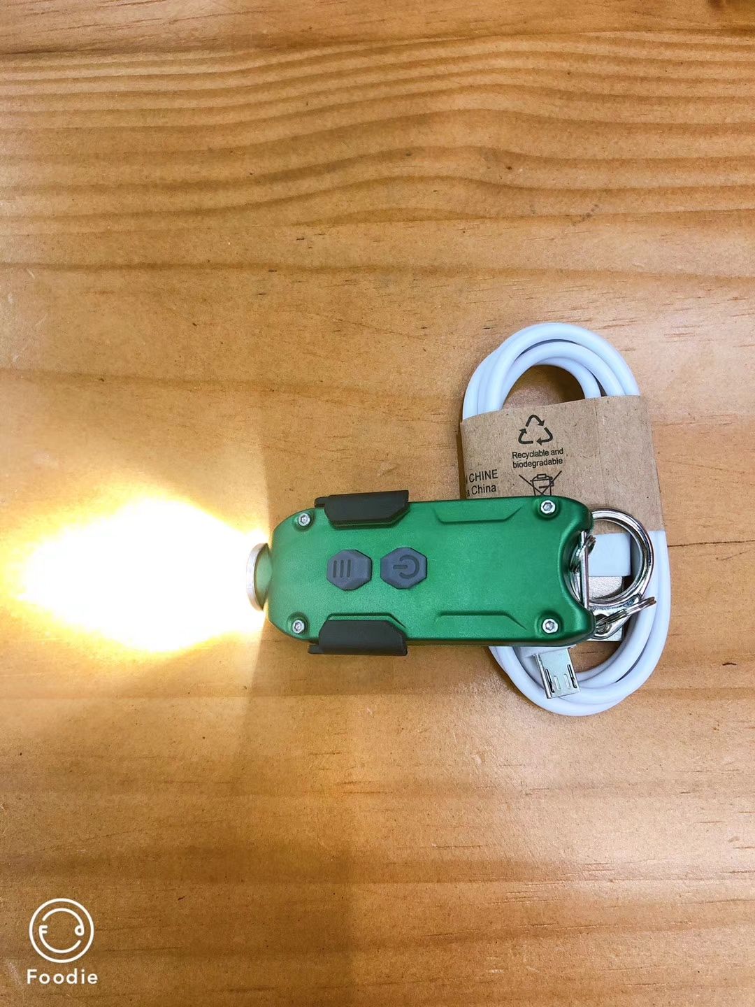 The new multi-functional key light with built-in battery emergency small light is a small portable outdoor product
