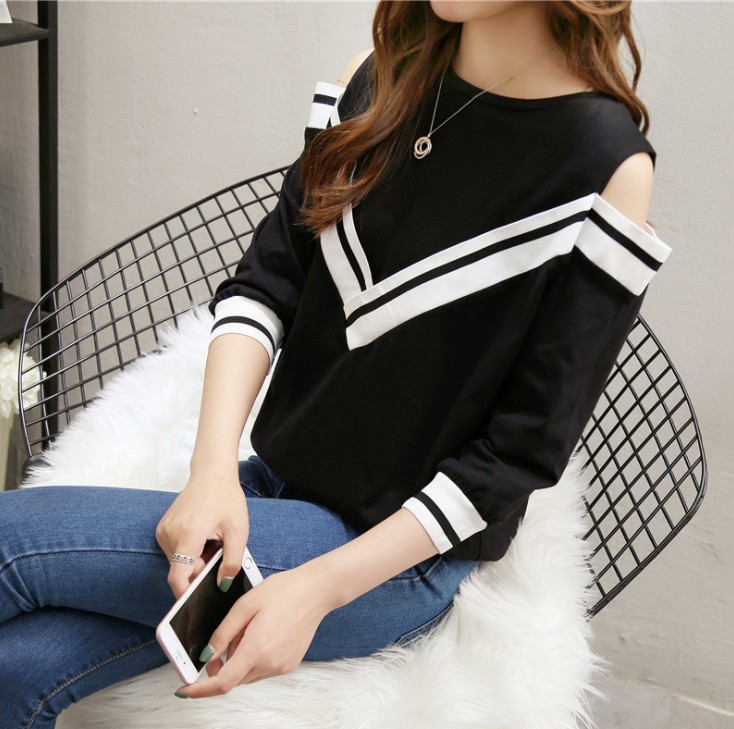 Spring and Autumn new versatile T-shirt for women, 7-inch sleeved off-the-shoulder long-sleeved sexy half-sleeved top