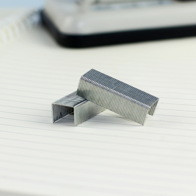 厚层订书针加厚钉书针三针一订加长加强订书针统一订书针订书机针白底实物图