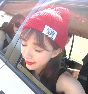 Korean applied-cloth knitted hat Korean hat women's winter thickened warm hot male pointy letter woolen hat details Picture