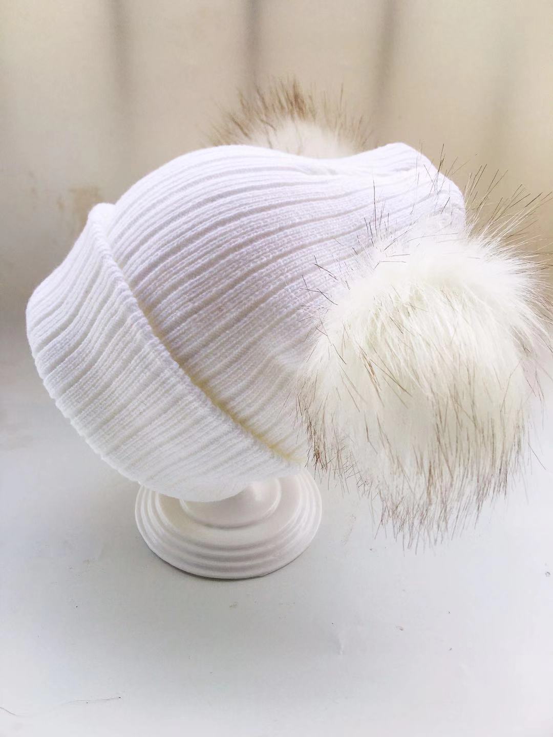 Aliexpress foreign trade burst imitation raccoon fur ball knitted hat autumn and winter color double ball woolen hat women's head cap Application Scenario